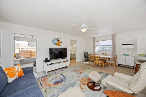 Immobilier commercial à vendre à Englewood, Floride: 5 chambres, 294.87 m2 № 2424123 - photo 18