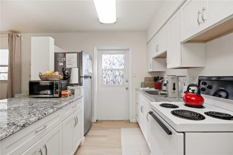 Immobilier commercial à vendre à Englewood, Floride: 5 chambres, 294.87 m2 № 2424123 - photo 22