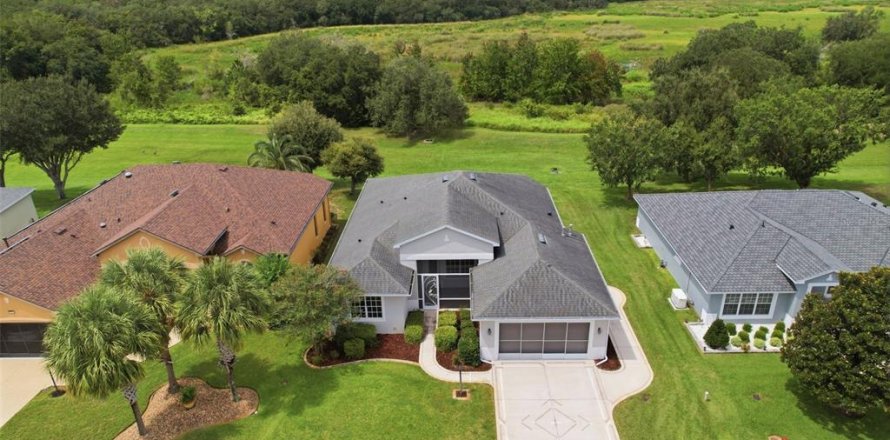 House in Leesburg, Florida 3 bedrooms, 173.08 sq.m. № 2354885