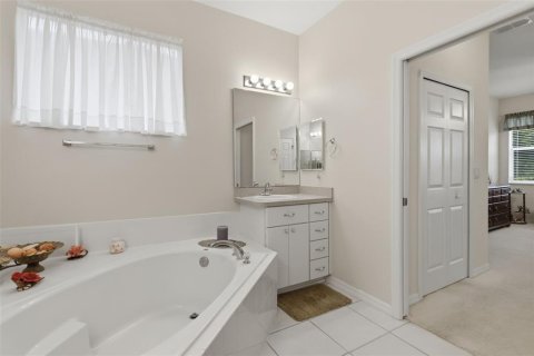 House in Leesburg, Florida 3 bedrooms, 173.08 sq.m. № 2354885 - photo 16