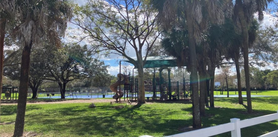 House in Plantation, Florida 3 bedrooms, 146.88 sq.m. № 1178701