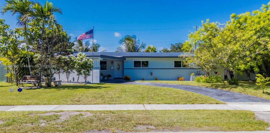 House in Cutler Bay, Florida 3 bedrooms, 120.49 sq.m. № 1857459