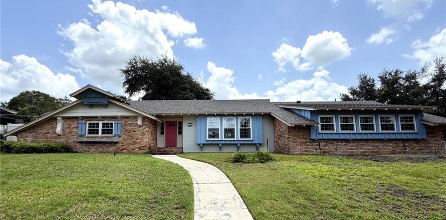 House in Winter Park, Florida 4 bedrooms, 258.83 sq.m. № 2209842