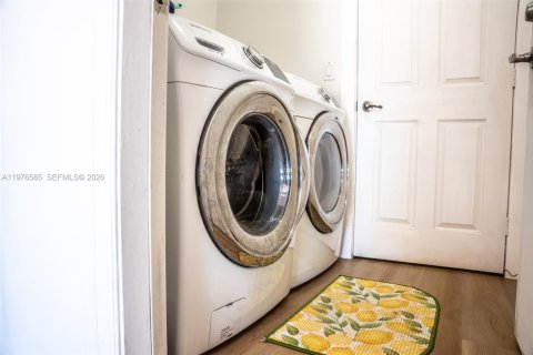 Casa en alquiler en Pembroke Pines, Florida, 3 dormitorios, 172.71 m2 № 2041503 - foto 12