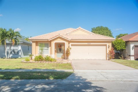 Casa en Pembroke Pines, Florida 3 dormitorios, 172.71 m2 № 2041503