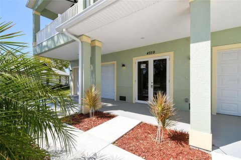 Villa ou maison à vendre à New Port Richey, Floride: 4 chambres, 198.53 m2 № 1608695 - photo 13