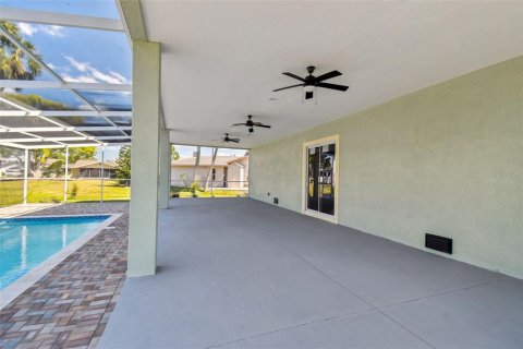 Villa ou maison à vendre à New Port Richey, Floride: 4 chambres, 198.53 m2 № 1608695 - photo 11