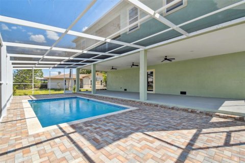 Villa ou maison à vendre à New Port Richey, Floride: 4 chambres, 198.53 m2 № 1608695 - photo 8