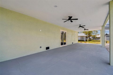 Villa ou maison à vendre à New Port Richey, Floride: 4 chambres, 198.53 m2 № 1608695 - photo 12