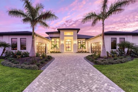 Casa en venta en Bradenton, Florida, 4 dormitorios, 425.03 m2 № 1564411 - foto 1