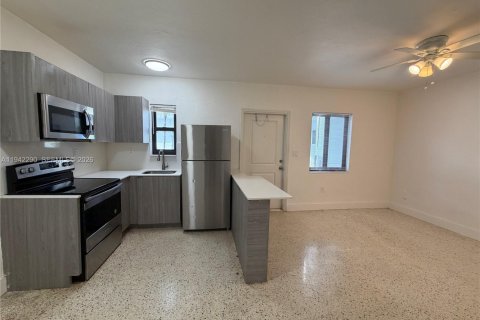 Villa ou maison à louer à Miami, Floride: 1 chambre, 47.38 m2 № 1999929 - photo 3