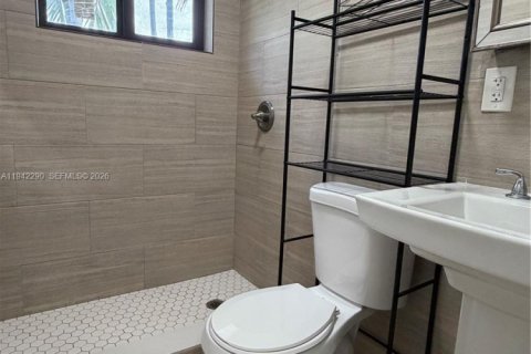 Villa ou maison à louer à Miami, Floride: 1 chambre, 47.38 m2 № 1999929 - photo 6