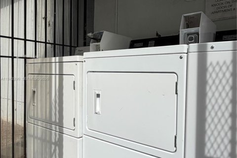 Villa ou maison à louer à Miami, Floride: 1 chambre, 47.38 m2 № 1999929 - photo 13