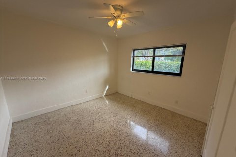 Villa ou maison à louer à Miami, Floride: 1 chambre, 47.38 m2 № 1999929 - photo 11