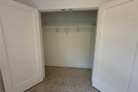 Villa ou maison à louer à Miami, Floride: 1 chambre, 47.38 m2 № 1999929 - photo 7