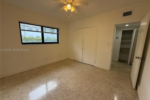 Villa ou maison à louer à Miami, Floride: 1 chambre, 47.38 m2 № 1999929 - photo 10