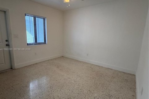 Villa ou maison à louer à Miami, Floride: 1 chambre, 47.38 m2 № 1999929 - photo 12