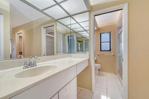 House in Sarasota, Florida 3 bedrooms, 209.96 sq.m. № 1652517 - photo 11