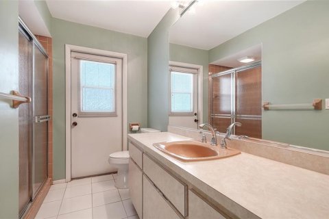 House in Sarasota, Florida 3 bedrooms, 209.96 sq.m. № 1652517 - photo 17