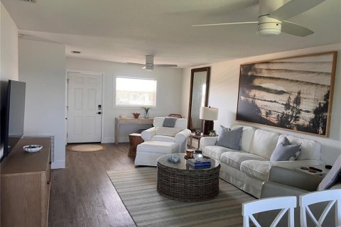 Condo in Melbourne Beach, Florida, 2 bedrooms № 2429666 - photo 23
