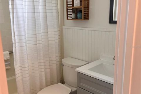 Condo in Melbourne Beach, Florida, 2 bedrooms № 2429666 - photo 11