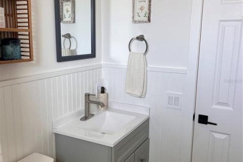 Condo in Melbourne Beach, Florida, 2 bedrooms № 2429666 - photo 12