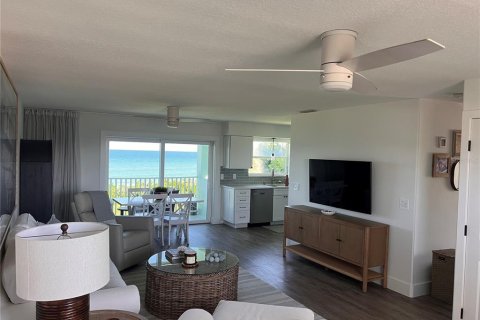 Condo in Melbourne Beach, Florida, 2 bedrooms № 2429666 - photo 24