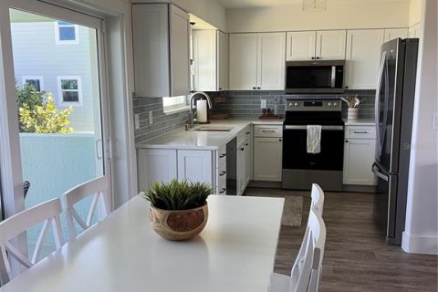 Condo in Melbourne Beach, Florida, 2 bedrooms № 2429666 - photo 19