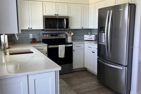 Condo in Melbourne Beach, Florida, 2 bedrooms № 2429666 - photo 17