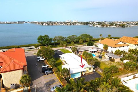 Apartment in South Pasadena, Florida 1 bedroom, 55.74 sq.m. № 1910986 - photo 1