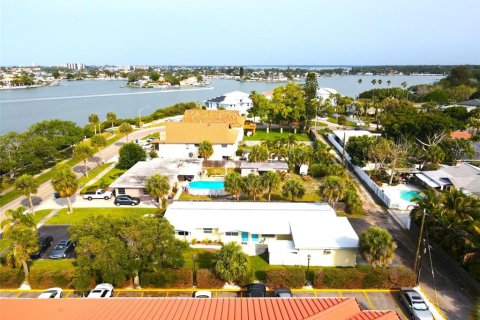 Apartment in South Pasadena, Florida 1 bedroom, 55.74 sq.m. № 1910986 - photo 11