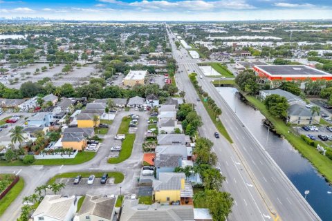 House in Miami Gardens, Florida 3 bedrooms, 141.21 sq.m. № 1948436 - photo 27
