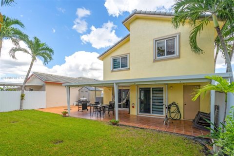 House in Miami Gardens, Florida 3 bedrooms, 141.21 sq.m. № 1948436 - photo 24