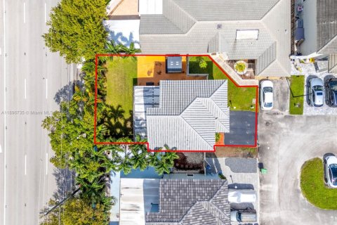 House in Miami Gardens, Florida 3 bedrooms, 141.21 sq.m. № 1948436 - photo 30