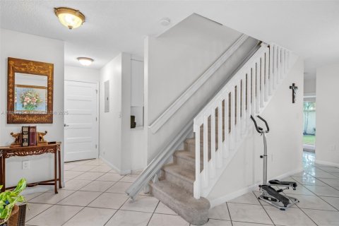 House in Miami Gardens, Florida 3 bedrooms, 141.21 sq.m. № 1948436 - photo 12