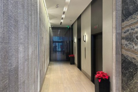 Propiedad comercial en venta en Miami, Florida № 1696198 - foto 18