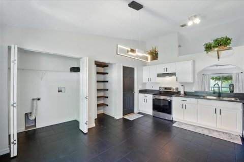 House in Palm Coast, Florida 4 bedrooms, 176.42 sq.m. № 1789933 - photo 17
