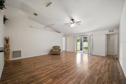 House in Palm Coast, Florida 4 bedrooms, 176.42 sq.m. № 1789933 - photo 19