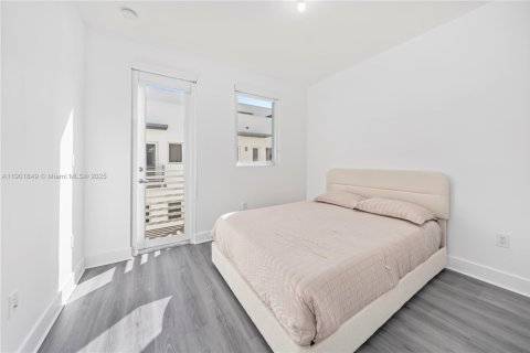 Townhouse in Doral, Florida 4 bedrooms, 216.93 sq.m. № 1953898 - photo 16