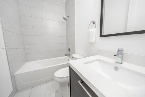 Townhouse in Doral, Florida 4 bedrooms, 216.93 sq.m. № 1953898 - photo 20