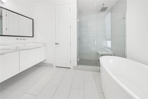 Townhouse in Doral, Florida 4 bedrooms, 216.93 sq.m. № 1953898 - photo 24