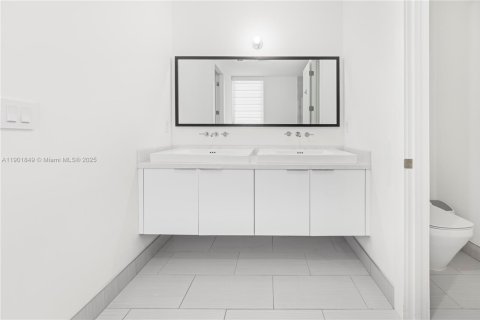 Townhouse in Doral, Florida 4 bedrooms, 216.93 sq.m. № 1953898 - photo 25