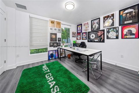 Townhouse in Doral, Florida 4 bedrooms, 216.93 sq.m. № 1953898 - photo 4