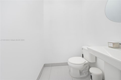 Townhouse in Doral, Florida 4 bedrooms, 216.93 sq.m. № 1953898 - photo 10