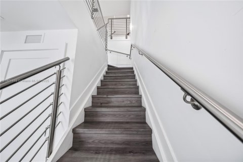Townhouse in Doral, Florida 4 bedrooms, 216.93 sq.m. № 1953898 - photo 7