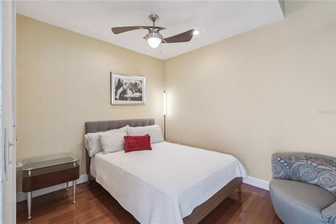 Condo in Orlando, Florida, 2 bedrooms  № 2201944 - photo 22