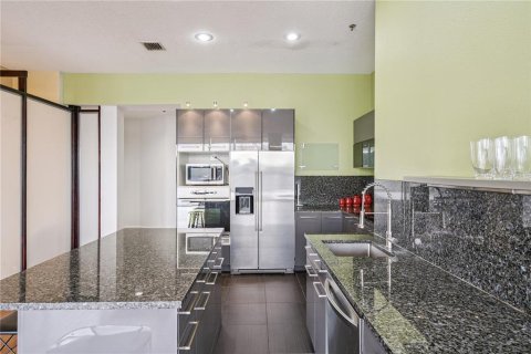 Condo in Orlando, Florida, 2 bedrooms  № 2201944 - photo 16