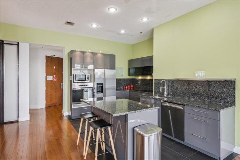 Condo in Orlando, Florida, 2 bedrooms  № 2201944 - photo 15