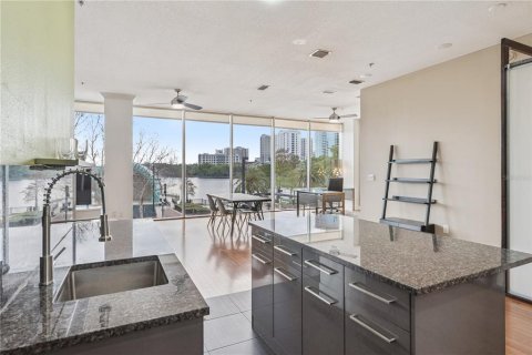 Condo in Orlando, Florida, 2 bedrooms  № 2201944 - photo 13