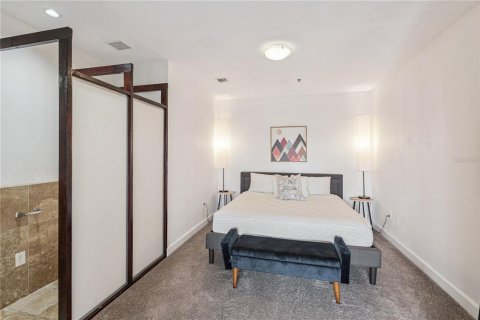 Condo in Orlando, Florida, 2 bedrooms  № 2201944 - photo 19